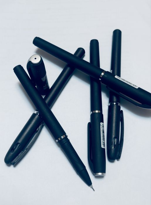 Ручки гелевые оптом цена за 1 шт 70 тенге.