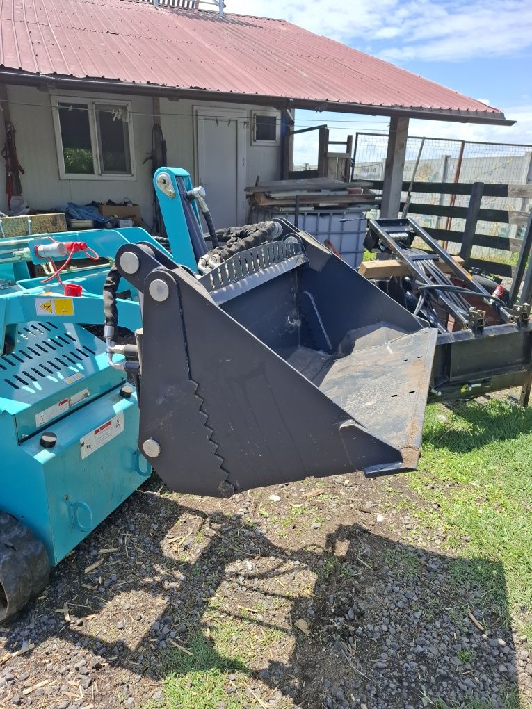 Incarcator frontal (mini buldoexcavator)