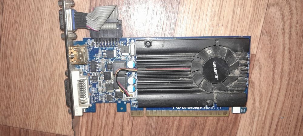 Продам плату с видеокартой гигабайт