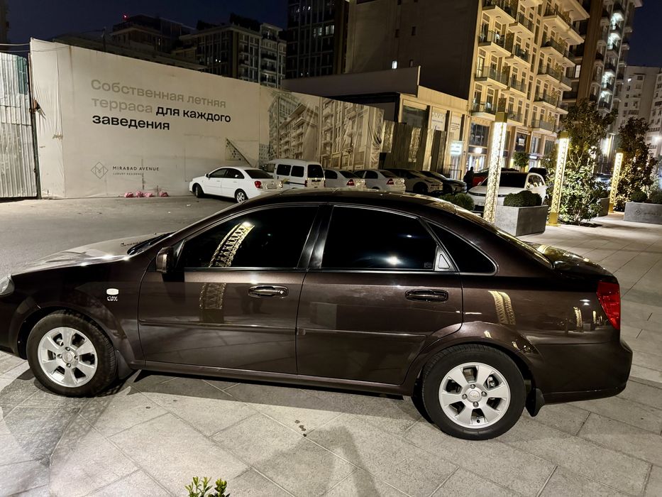 Chevrolet Lacetti 3-поз автомат сотилади, 2019-йил чоко ранг..