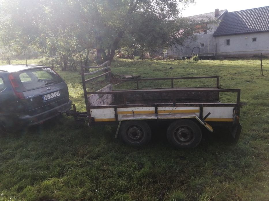 Remorcă două axe