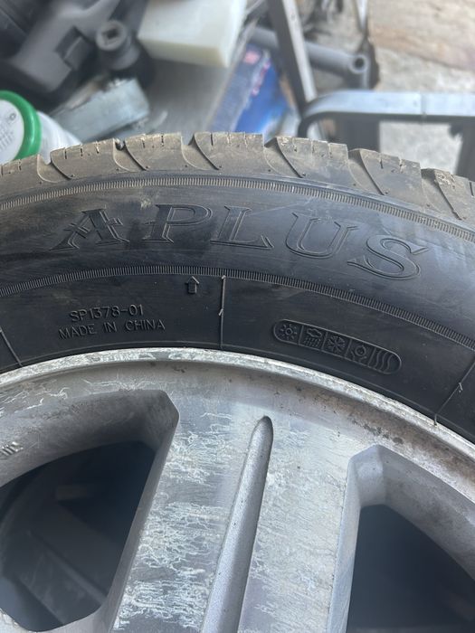 Vand jante aluminiu  5 x114,3 si cauciucuri ,  215x60 x17