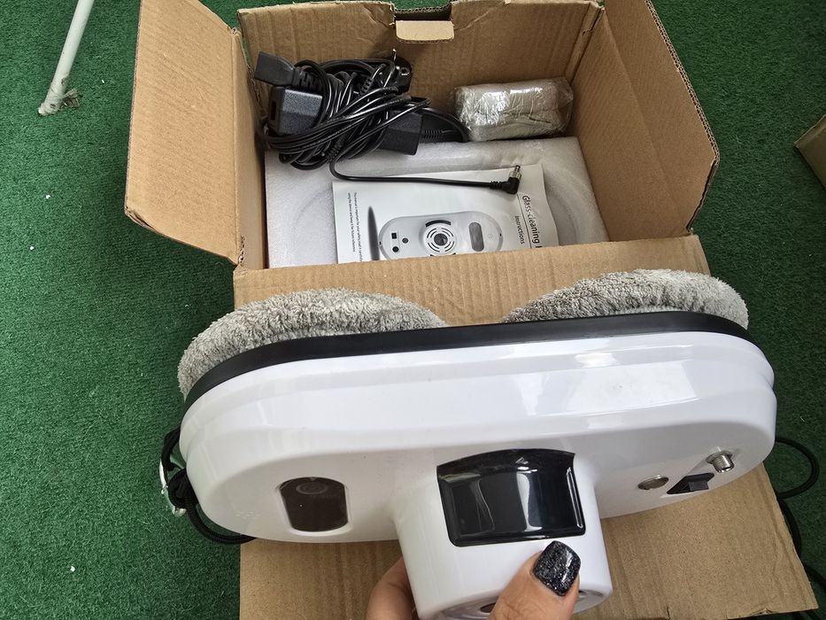 Робот за прозорци с дистанционно