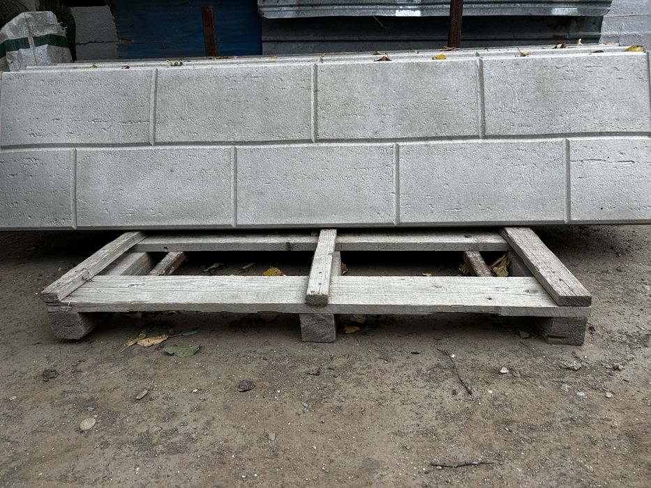 Vând stâlpi si plăci  de gard din beton!