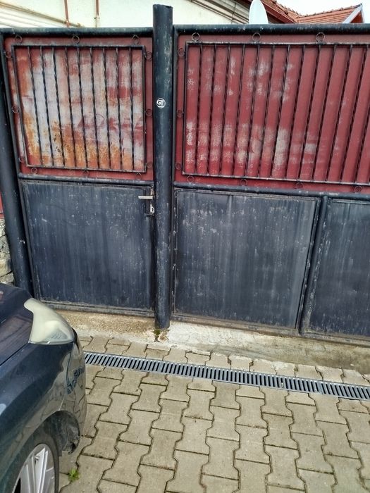 Vând poartă , portiță gard,și piatră construtie
