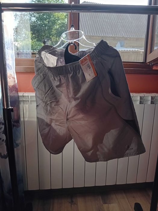 Vând pantaloni scurti barbatesti, noi cu eticheta