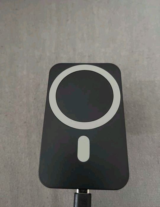 Suport magnetic pentru telefon cu încărcator wireless incorporat