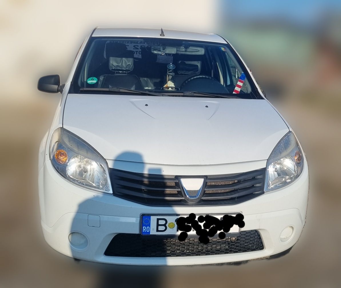 Sandero. An 2010. pret 3000.euro.