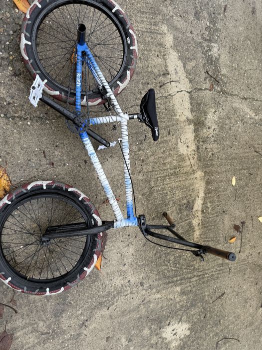 Bmx + rockrider st 100  doar 200 lei uitate in desccriere 2000 lei !!