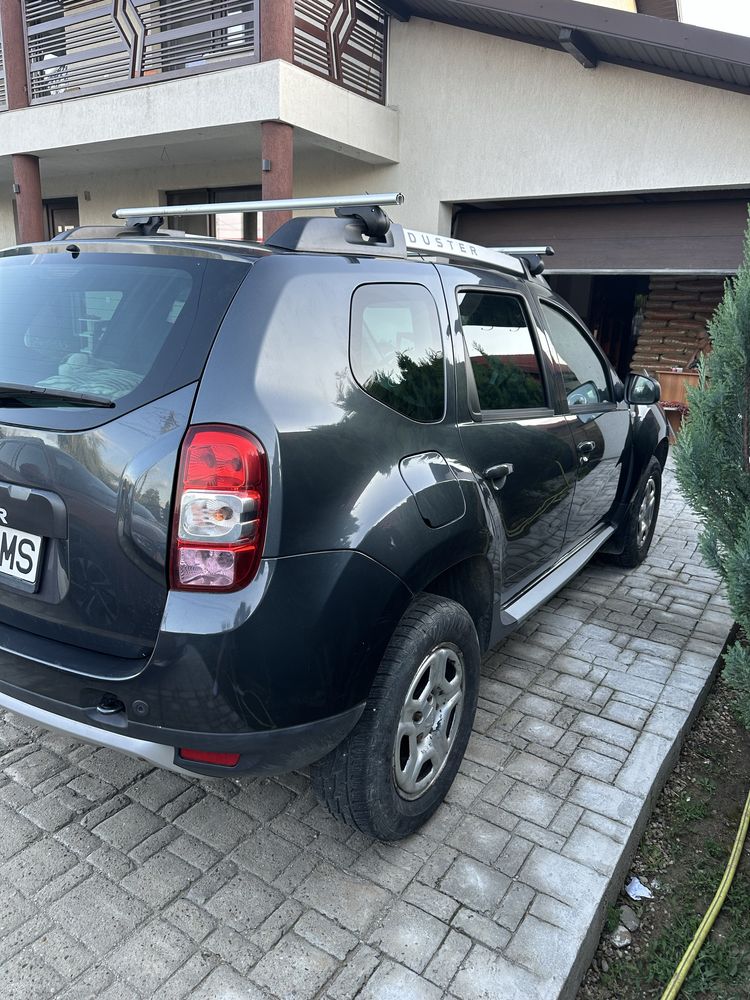 Se vinde dacia duster