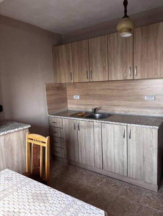 Дава се под наем Едностаен апартамент в Бургас, Славейков - 40 кв.м за 306 € - Снимка #1