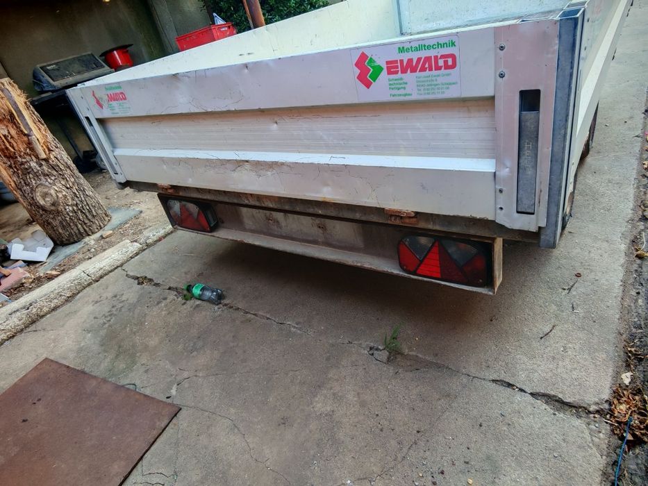 Vând remorca cu 2 axe de 2600 kg