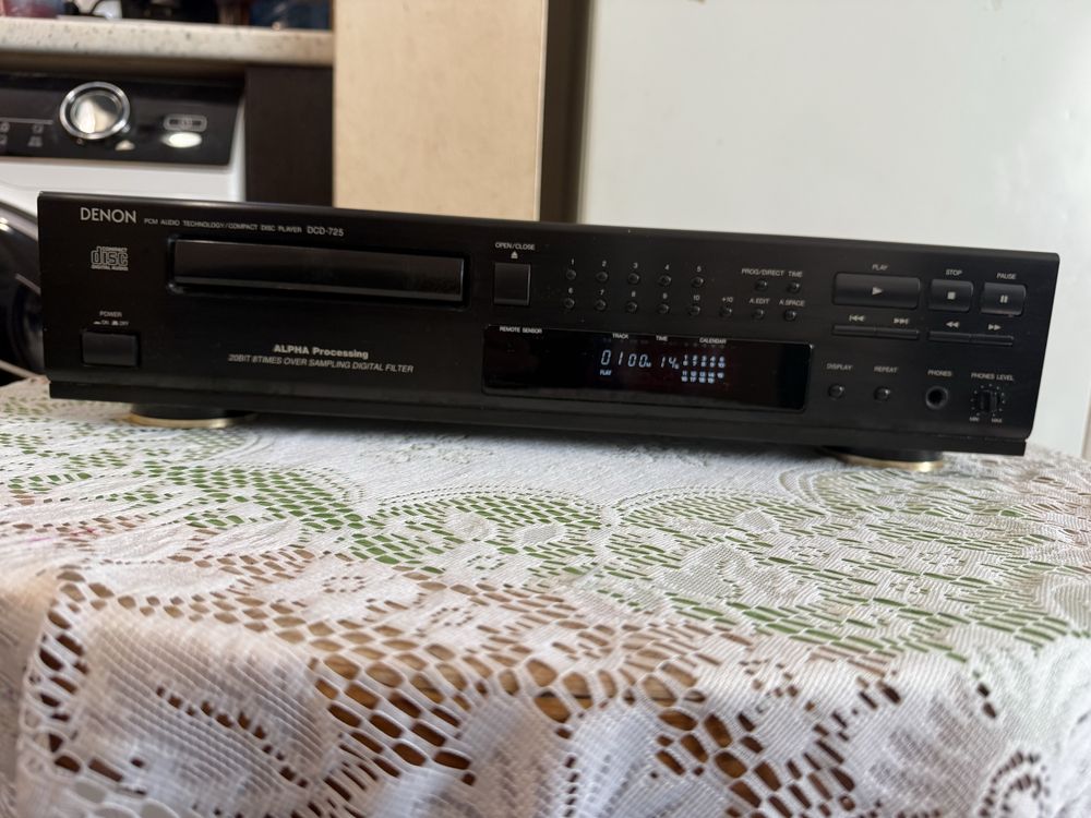 Denon DCD-725 CD player