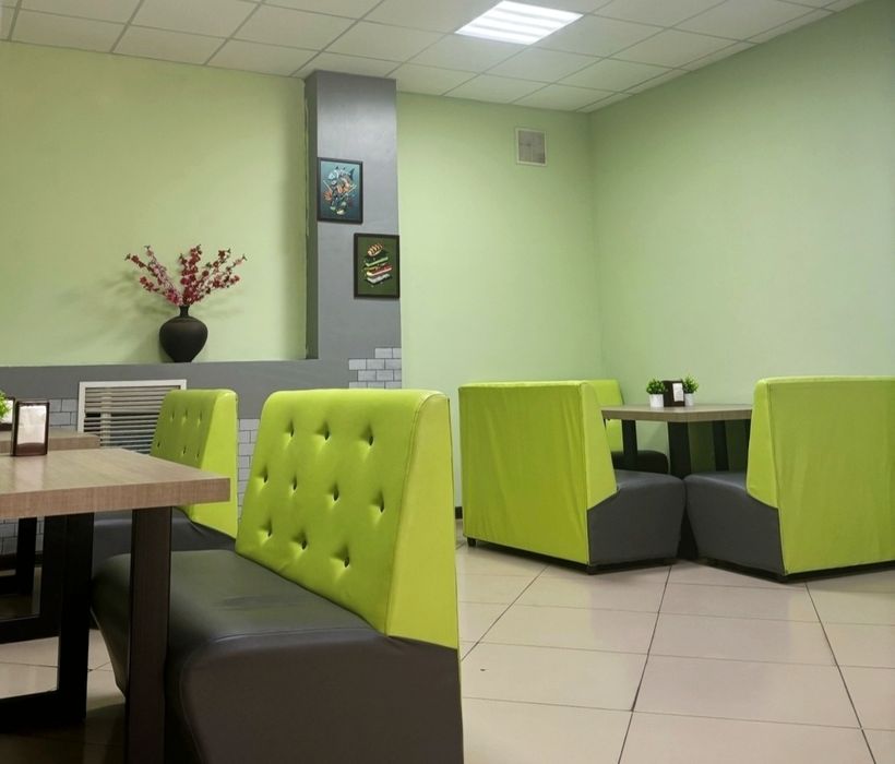 Продам столы и диванчики