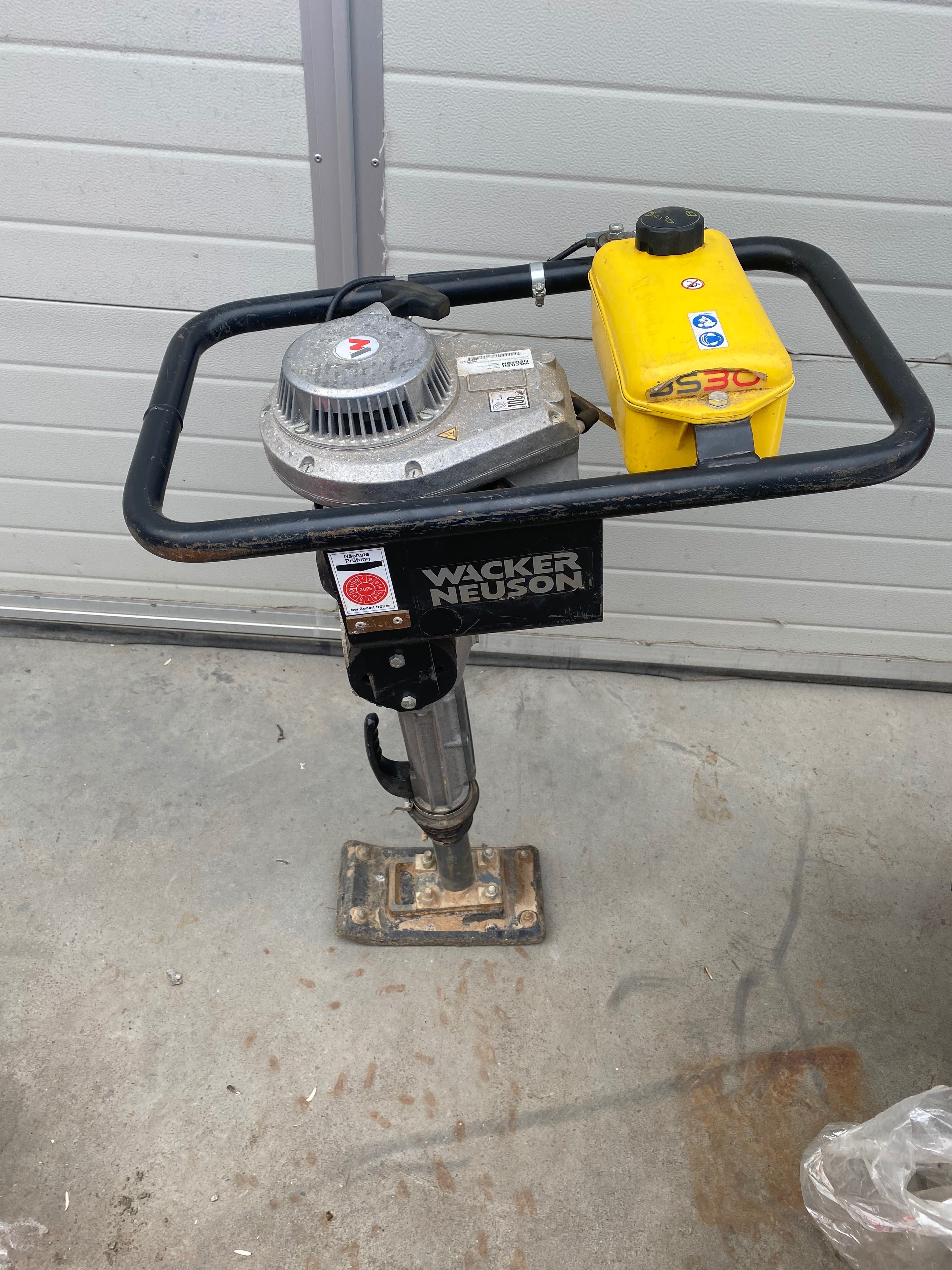 Mai compactor WACKER NEUSON BS 30, benzina, 32 Kg