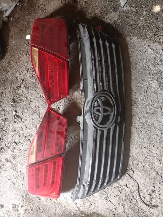 Продам решётку на Тайоту камри 50.