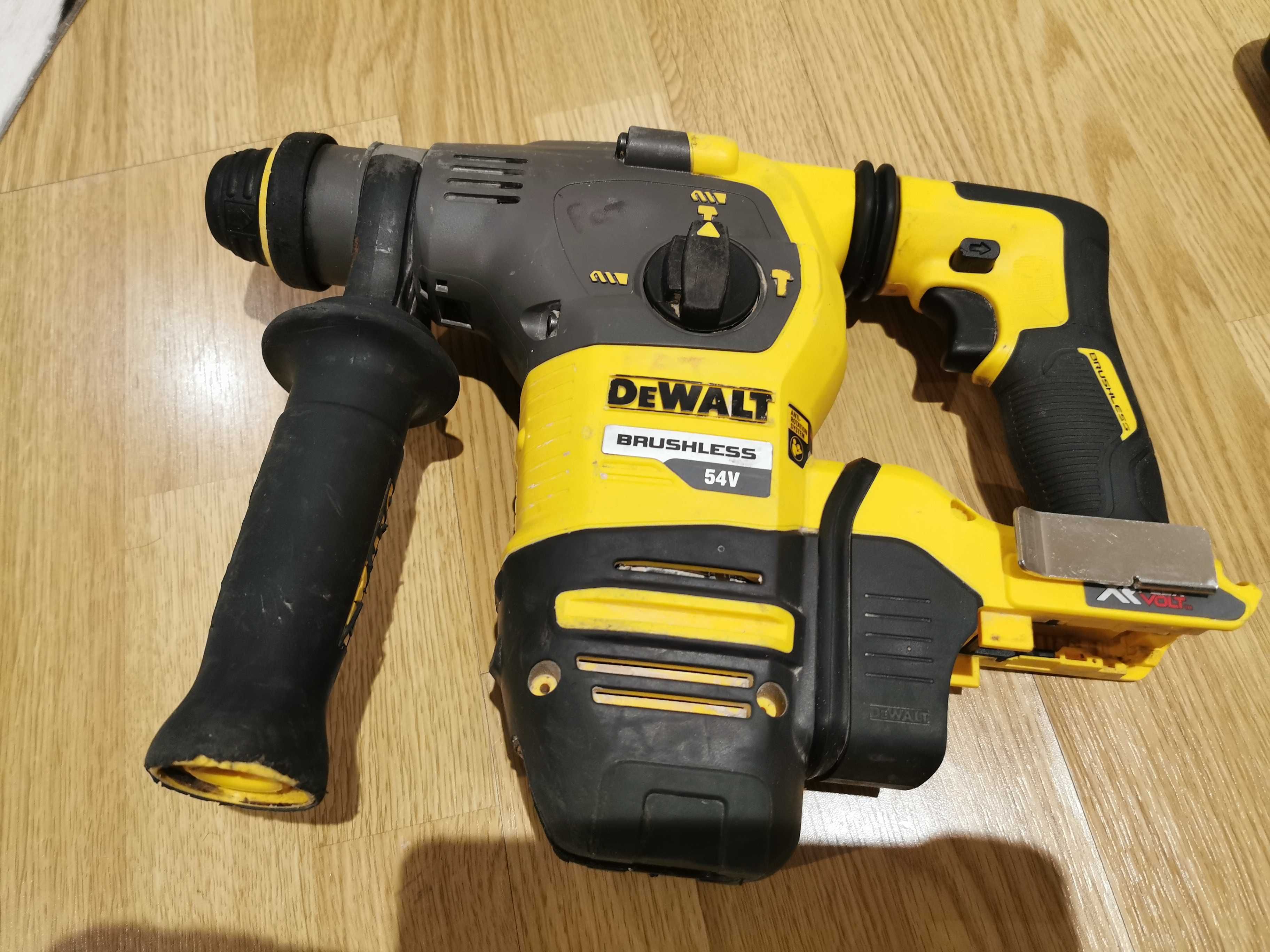 Безчетков перфоратор къртач Dewalt Dch333 flexvot 54