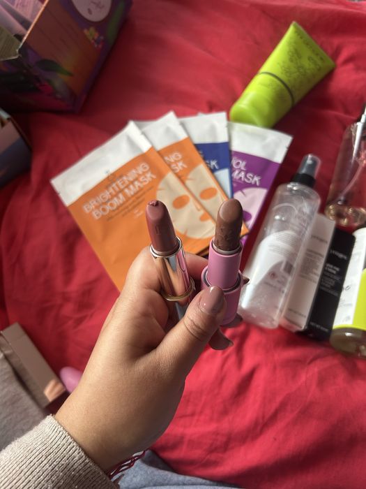 Продавам нова козметика!