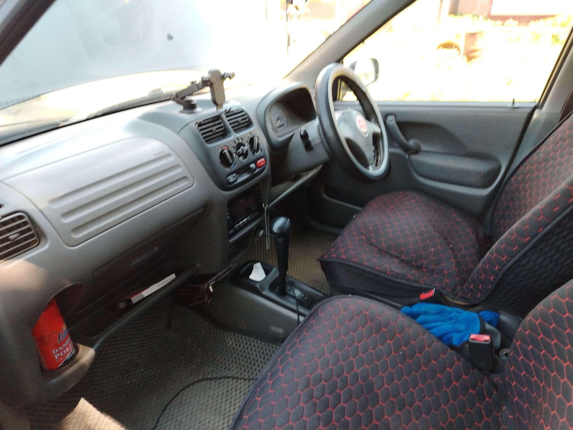 Продам машину SUZUKI SWIFT