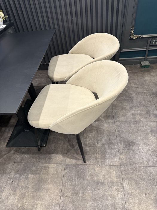 Продам столы и стултя столы 5000 стулья 4000 за каждый