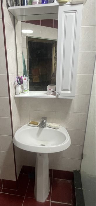 Продам раковину и шкафчик с зеркалом