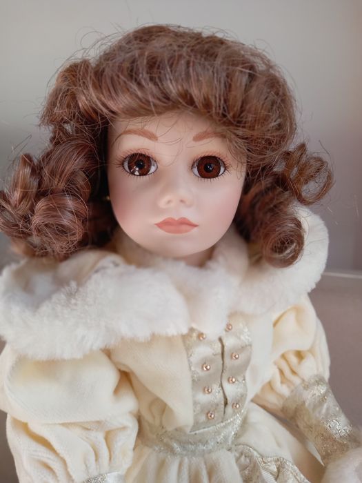 Порцеланова кукла