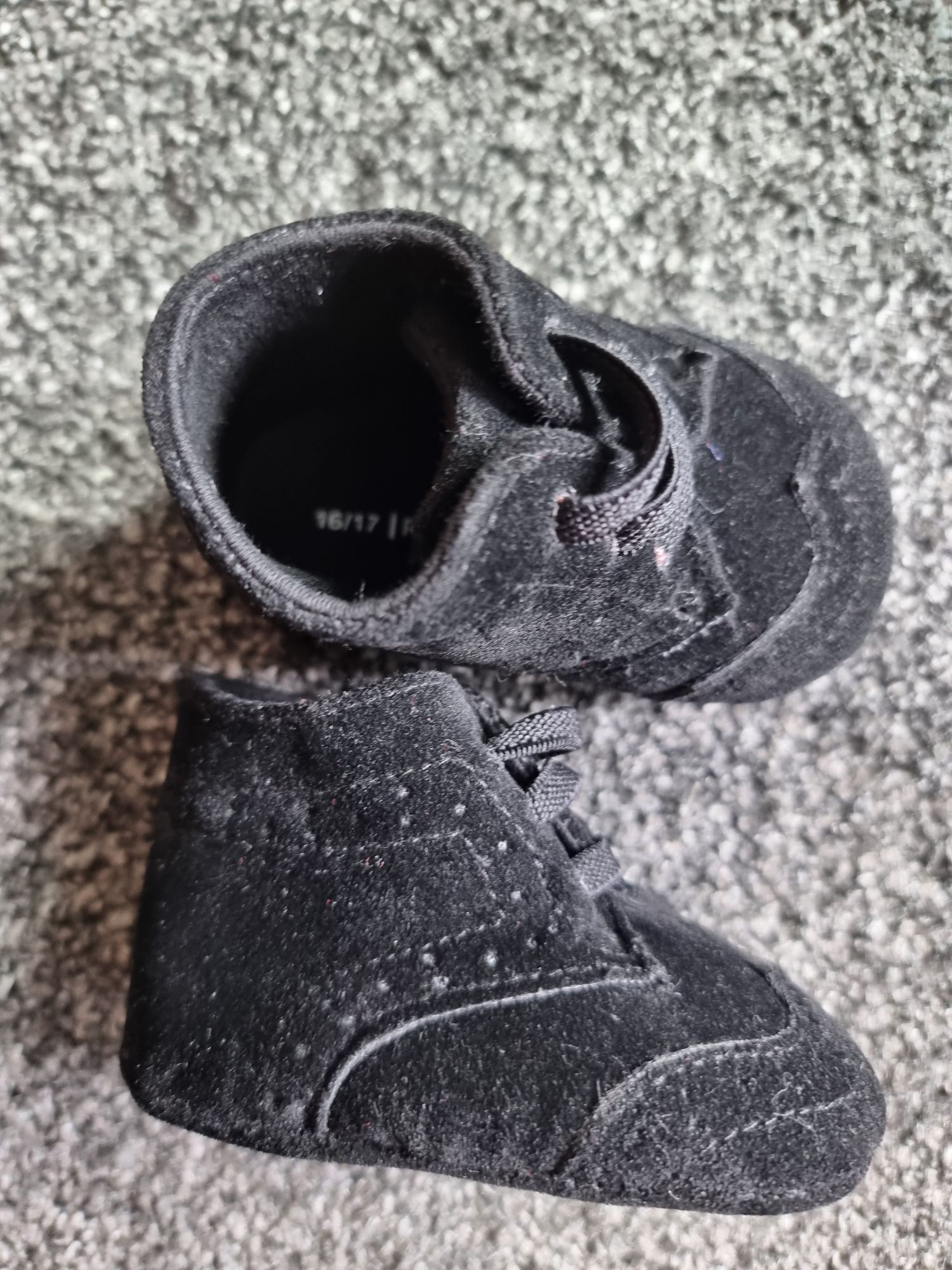 Обувки черен велур Reserved