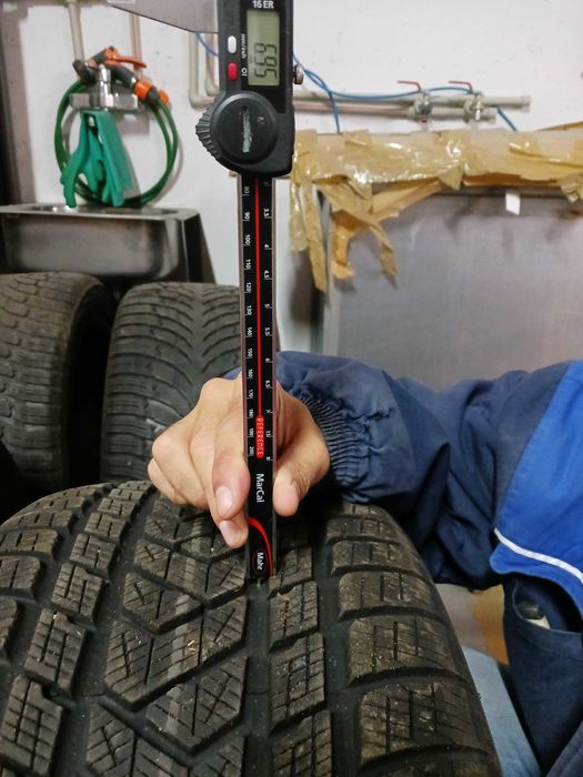 Зимни гуми PIRELLI SCORPION WINTER 295/40 R21/ Nokian Tyres 295/40/21