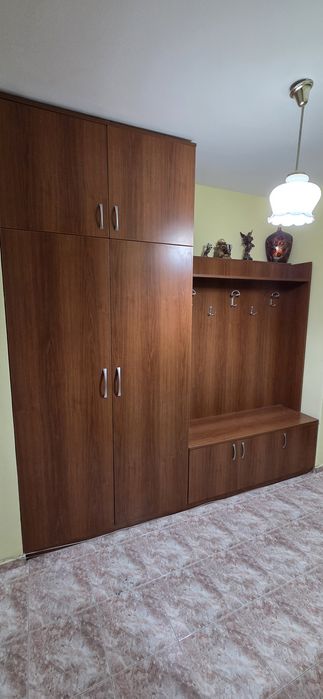 Двукрилен гардероб с портманто