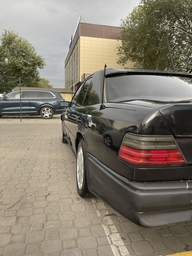 Mercedes Benz W124