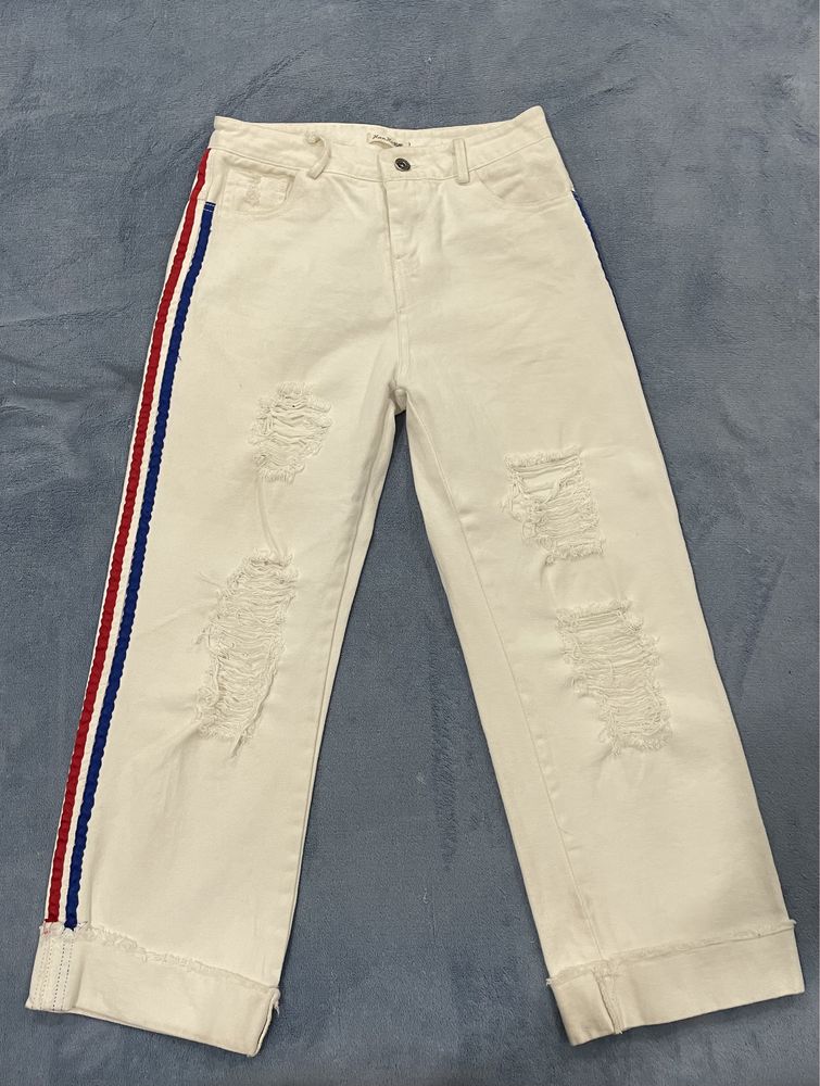 Продам белые рваные джинсы
