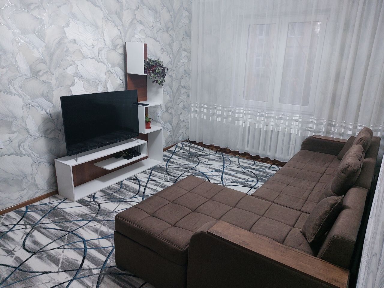 Продаётся 1 комнатная Французский планировку с мебелью и техникой.