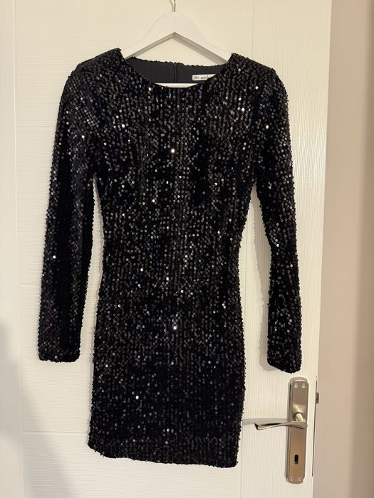 Къса черна рокля с пайети