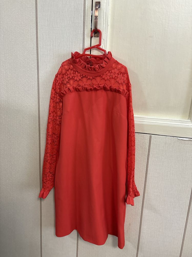 красное платье