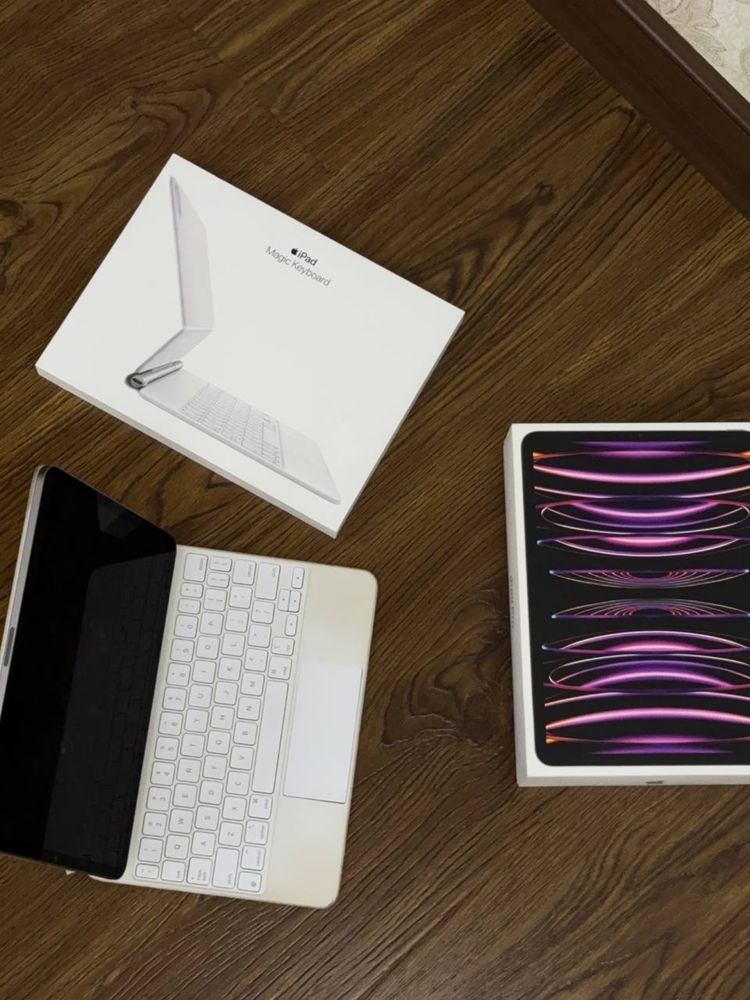 iPad Pro 11 (4th Generation) Wi-Fi + Apple Keyboard