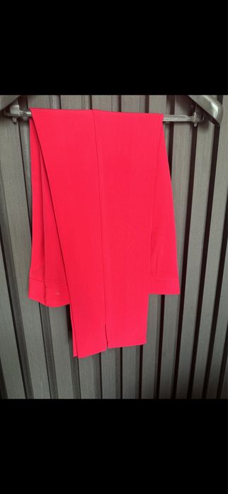 Продавам дамски костюм