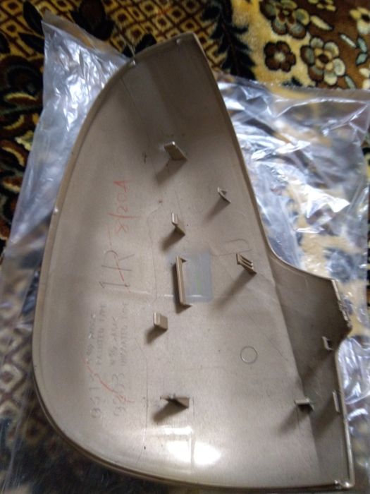 Кожух правого зеркала Камри 40 рестайлинг