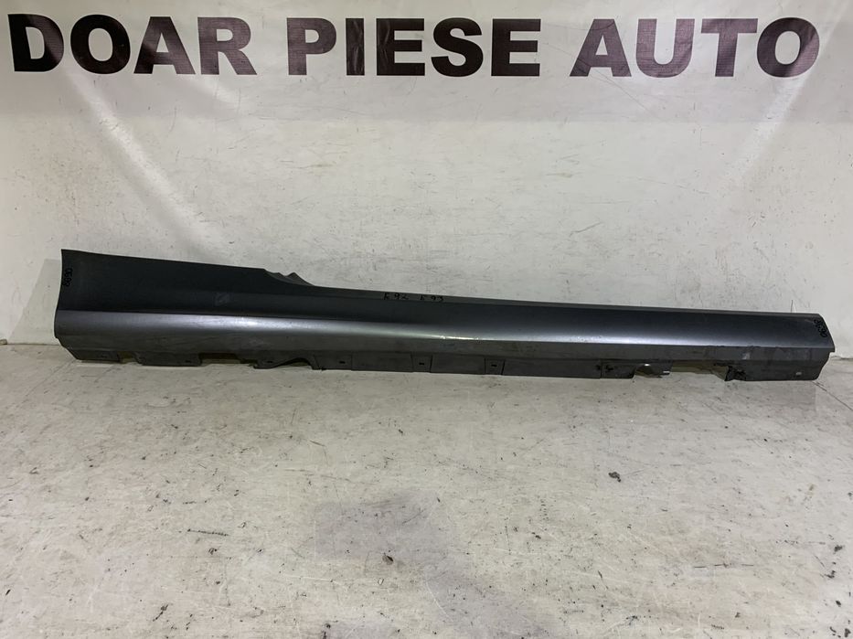 Prag dreapta BMW Seria 3 Coupe, Cabrio E92, E93, 2010, 2011, 2012, 2013, cod origine OE 51777227986.