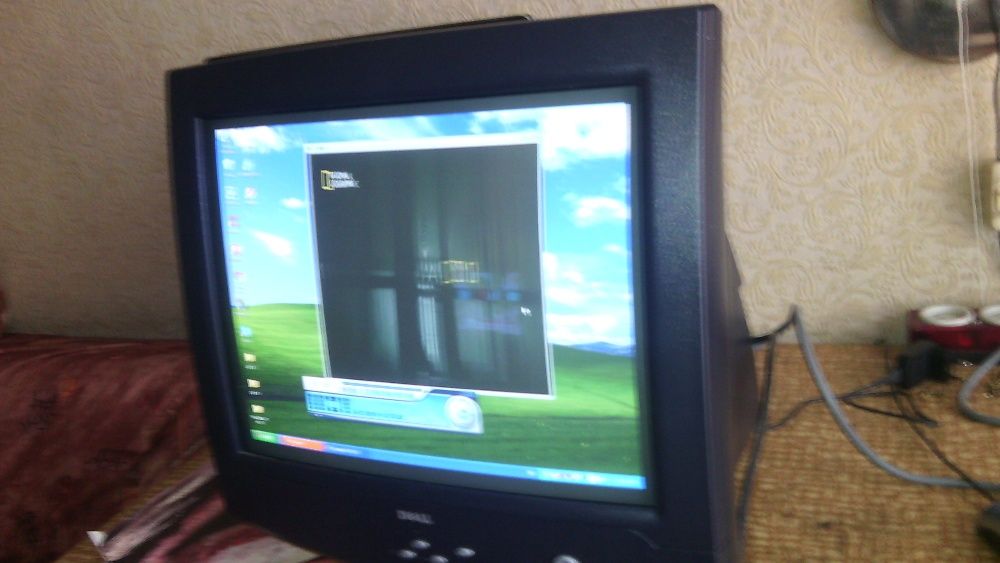 CRT-Нов-DELL E772p - Монитор