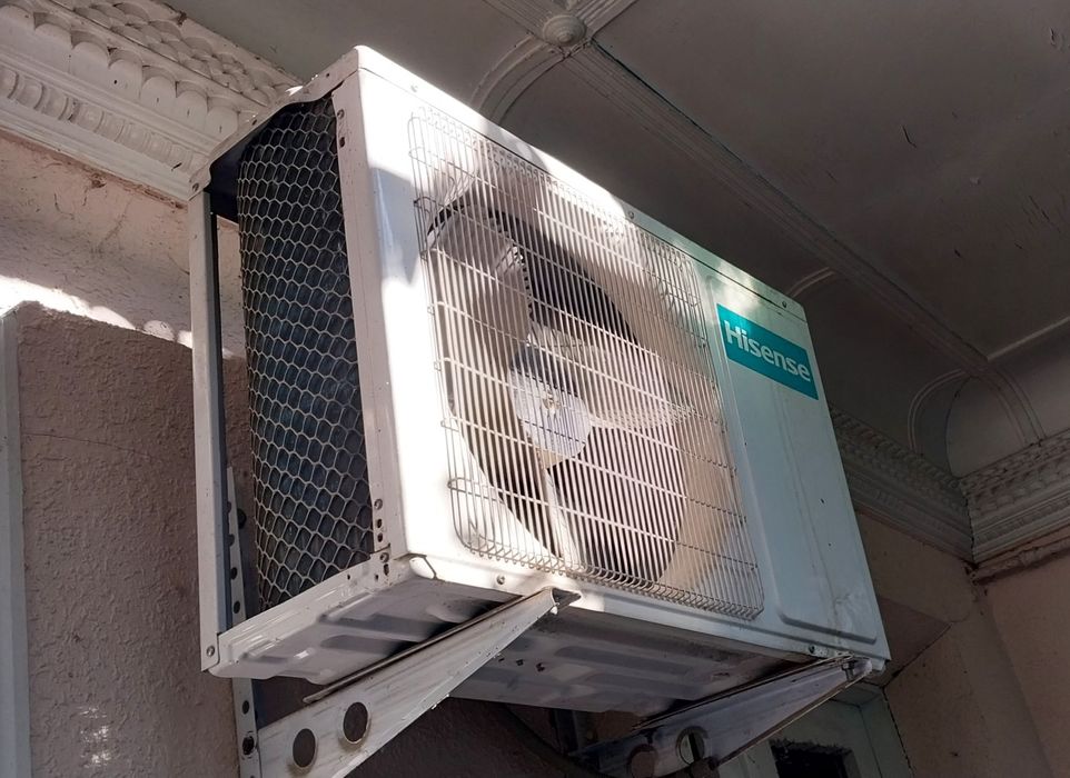 Кондиционер Hisense 12 сотилади. Зўр ишлиди.