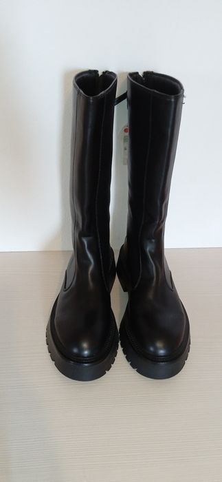 Cizme superbe ,medii ,Bershka ,noi cu eticheta ,masura 39
