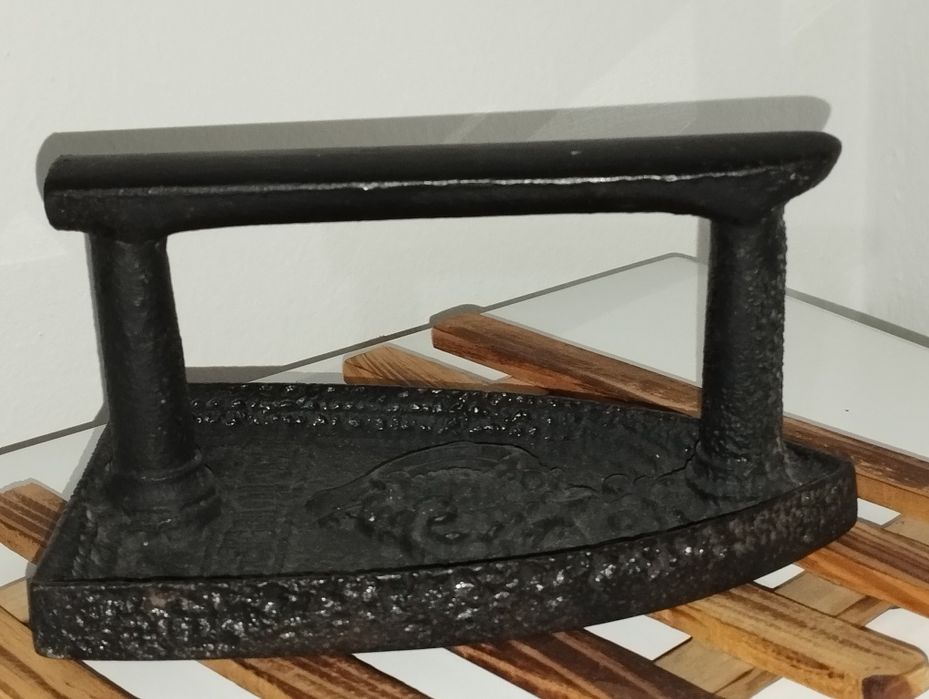 Fier de călcat  francez din fontă(1800)