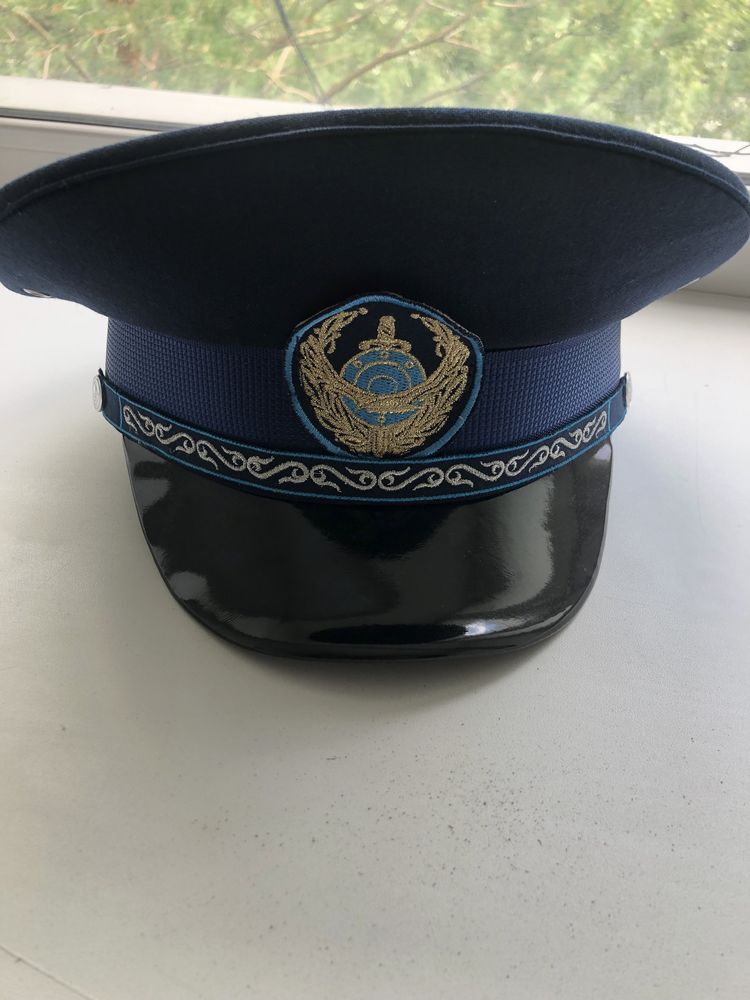 Поодам фуражку мвд 59 размер.