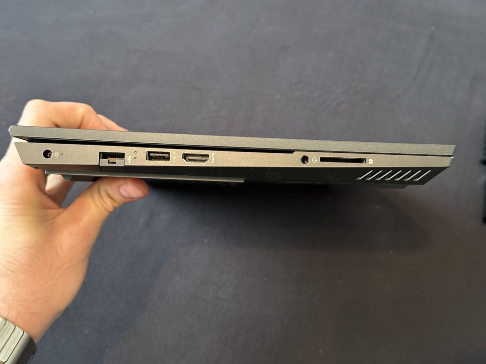 Laptop HP Omen 15 Ryzen 7, 8gb ram, 1050Ti, 500gb ssd