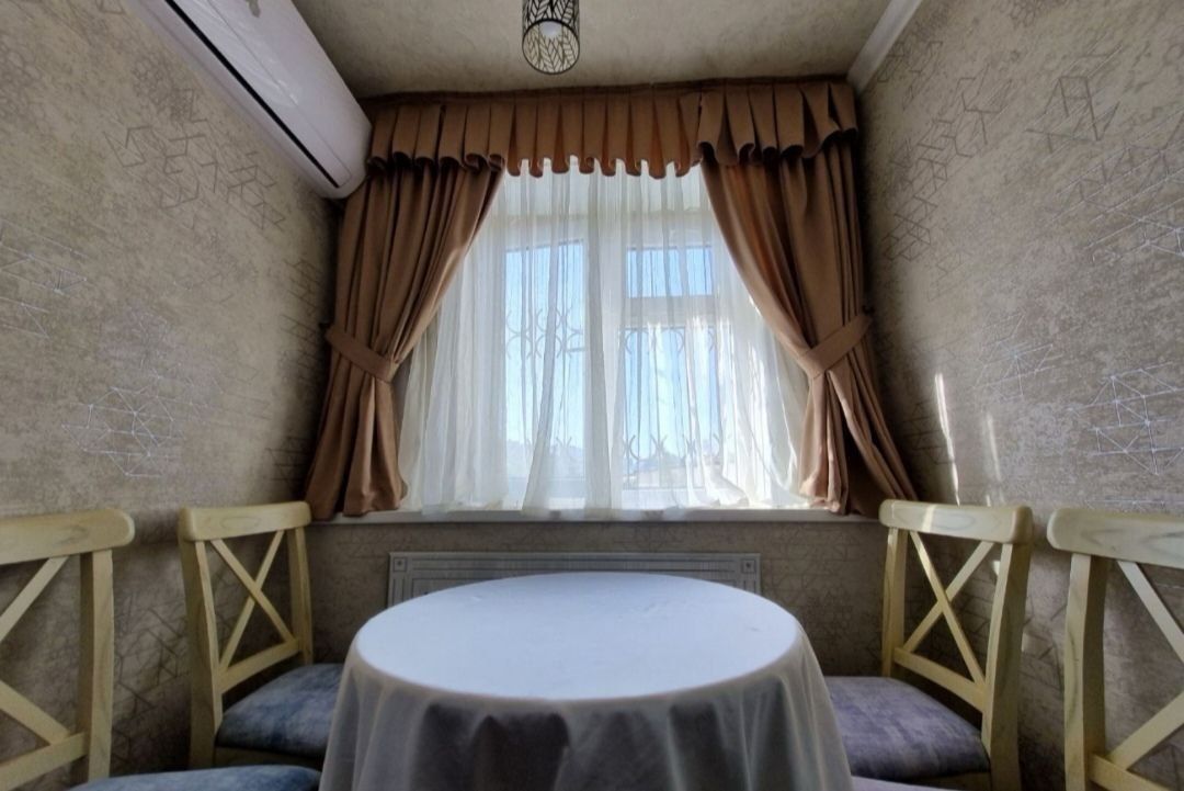 2-комнатная, 70 м², ул. Шота Руставели (ориентир - бывш. "Океан")..