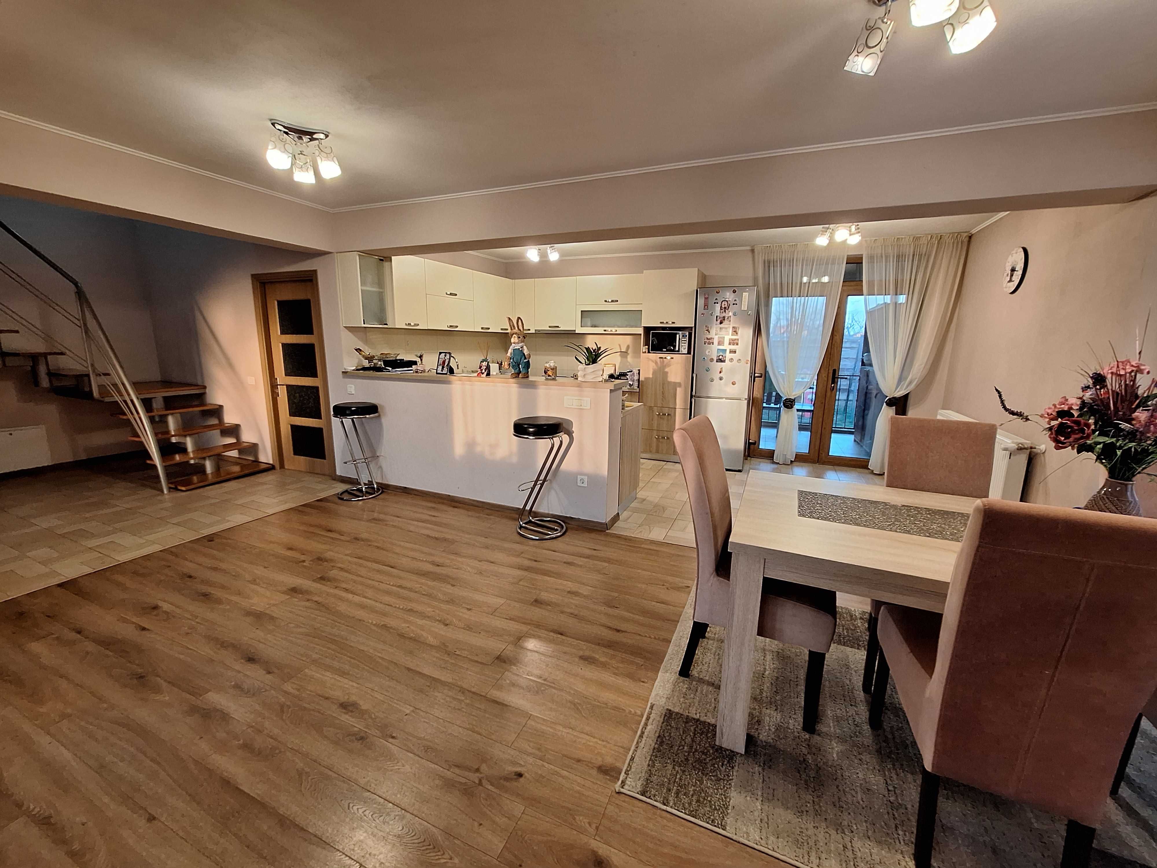 Vand casa in  GIRISU DE CRIS  direct  de la proprietar
