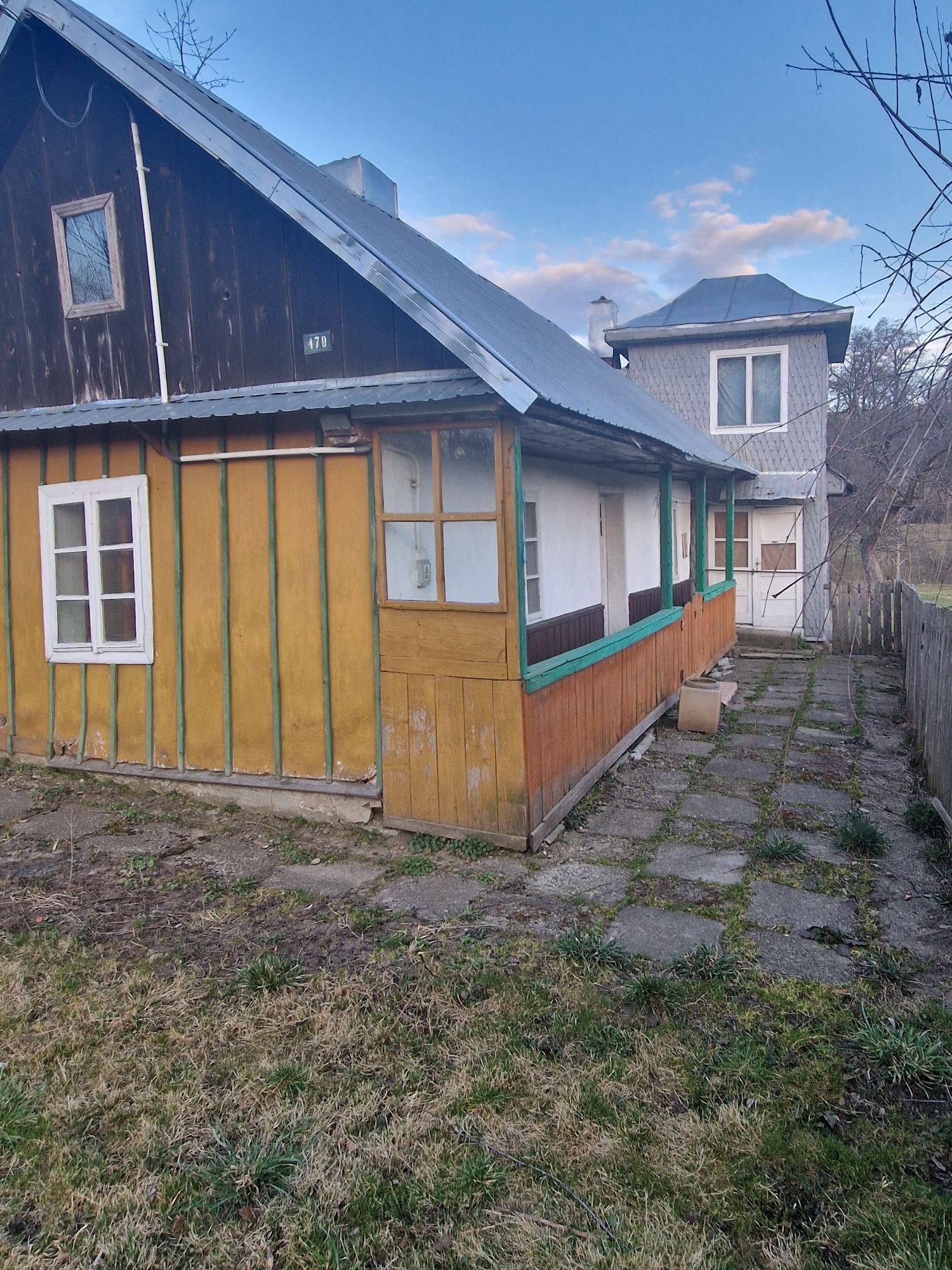 Casa și gradina mare în comuna Ciprian Porumbescu