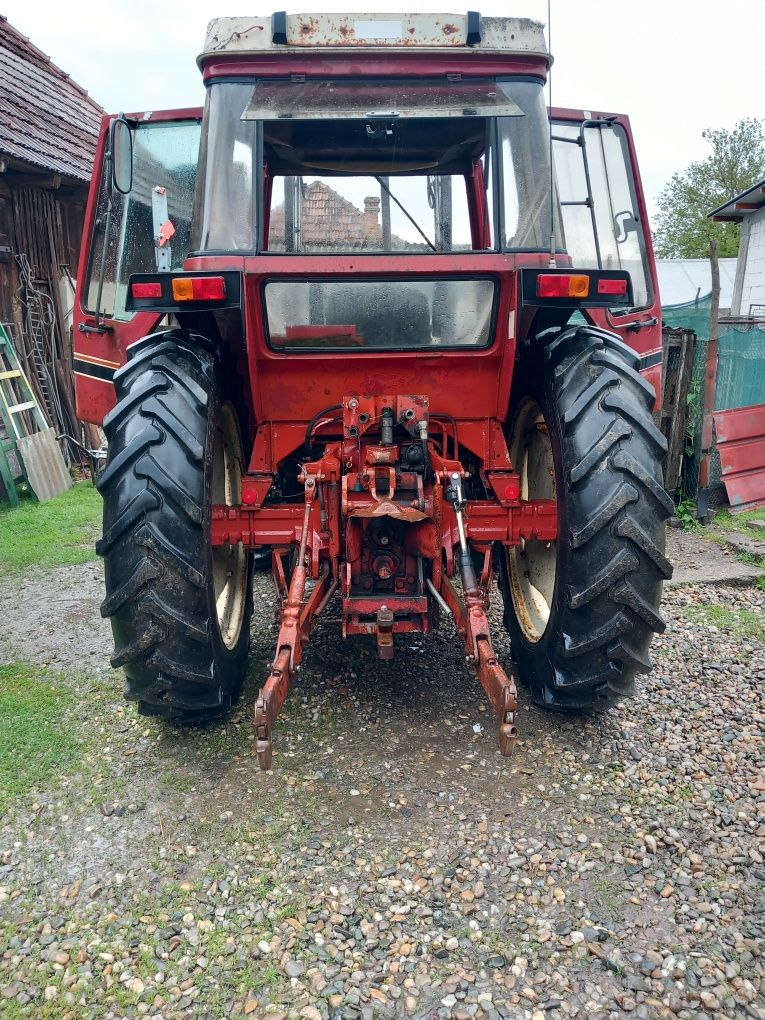 Tractor international 885 xl incarcator frontal