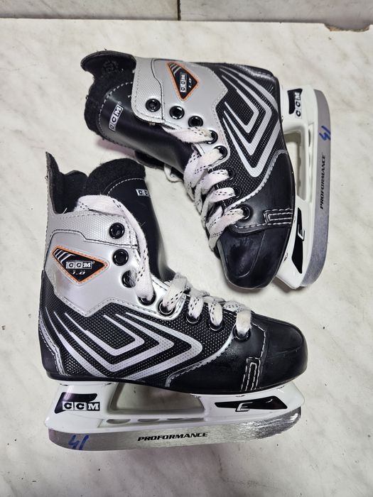 Patine 41 hochei hockey  CCM marime  30-31 ( 19,5  cm)