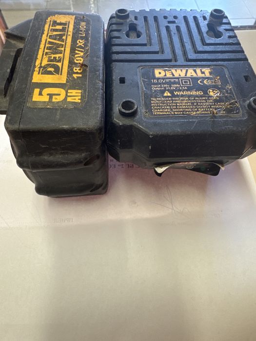 Гайковерт Dewalt 18v , 2 батерии по 5 ампера и зарядно